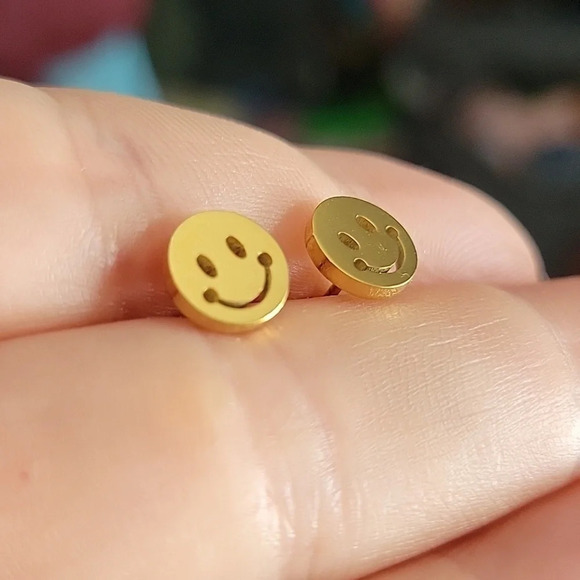 🔥LAST PAIR🔥 Smiley Face Stud Earrings, unisex - Picture 5 of 9